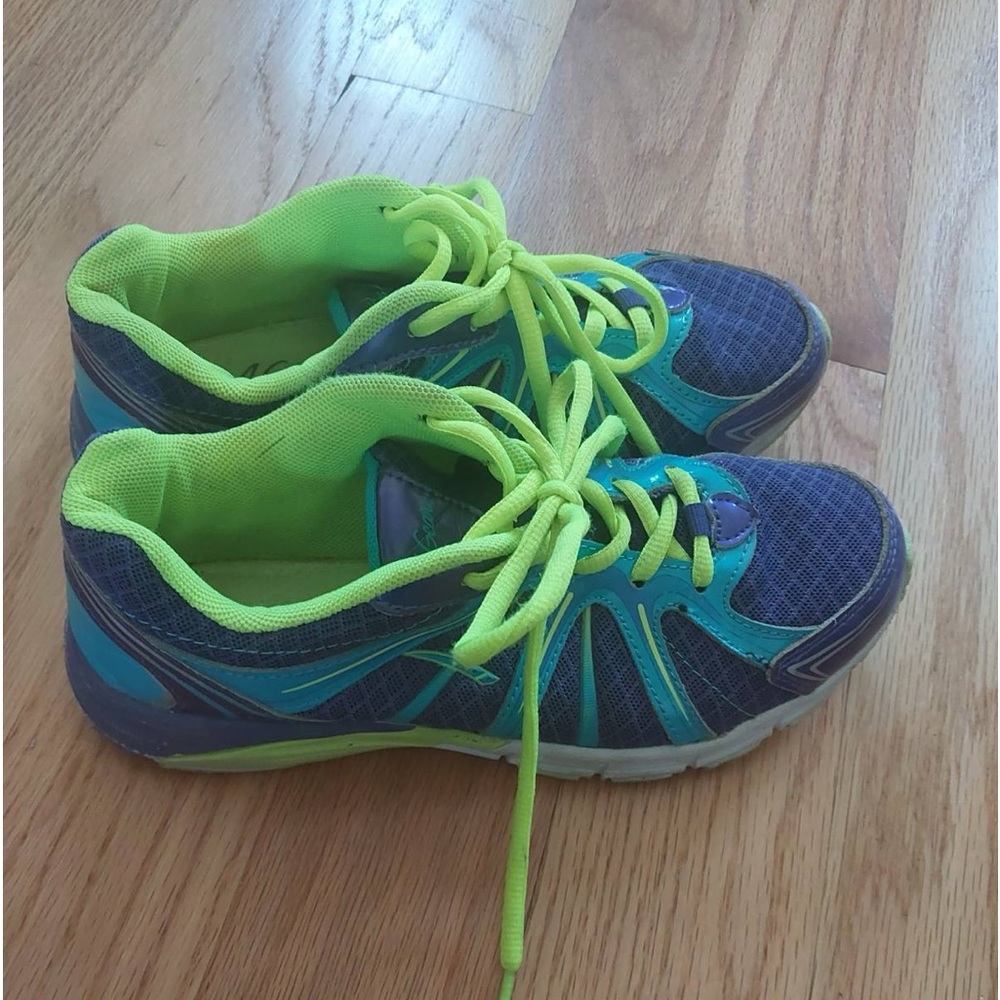 Girls snickers. Size 4,5